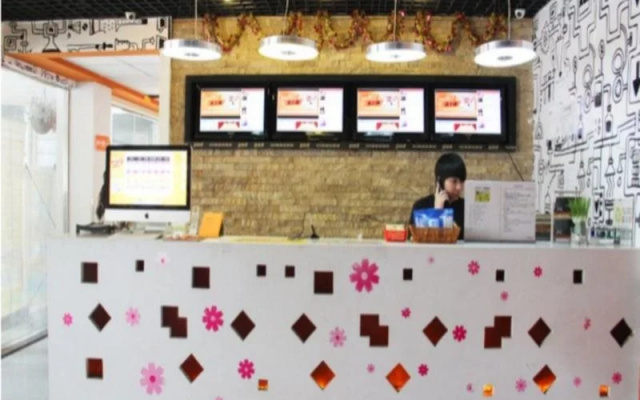 Chengdu Pod Inn Fuqin