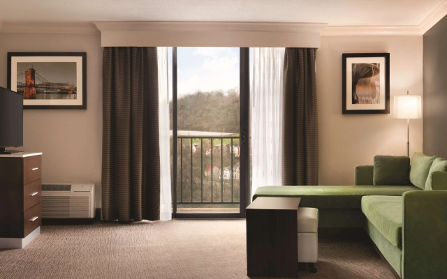 Radisson Hotel Cincinnati Riverfront