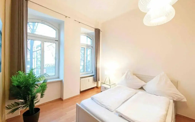 Altbauwohnung direkt an der Karli mit Balkon - Netflix inklusive