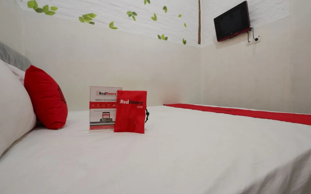 RedDoorz near GOR Manunggal Jati Majapahit