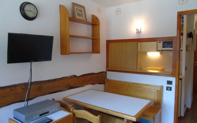 Lou Services Apartment M2-221 LSI 001