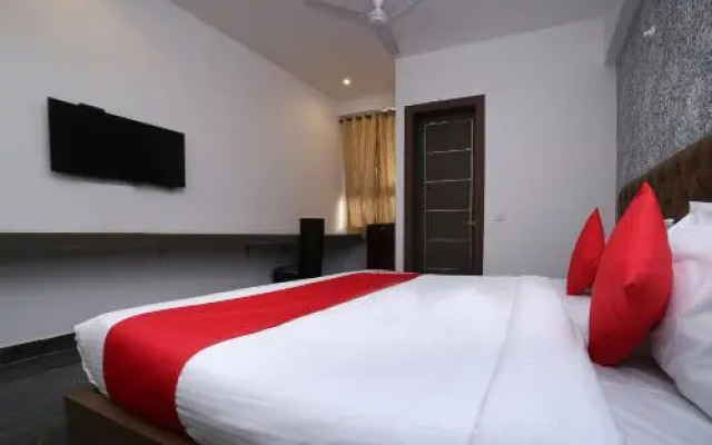 Oyo 24806 Hotel Pine