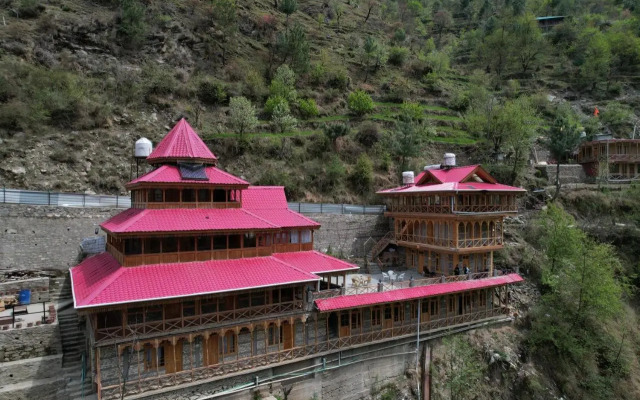 Tirthan village resort