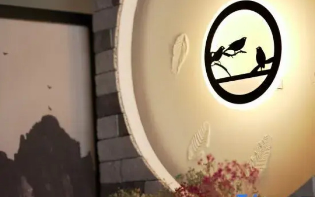 Xinghu No.5 Homestay (Zhaoqing Yanqian Baohuan Avenue)