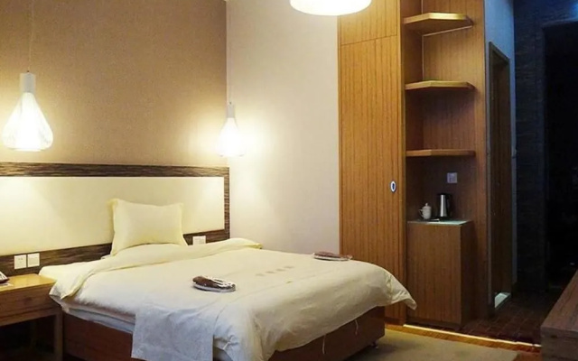 Yunlong Hotel
