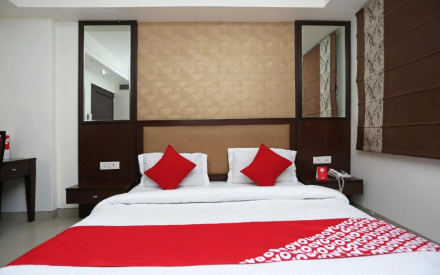 OYO 13758 XS Residency