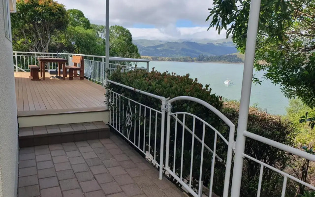 Little Unknown Bach at Taka - Takamatua Holiday Home