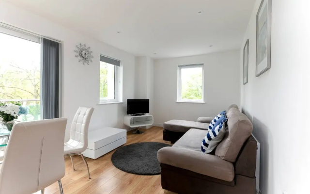 Skyvillion 1bed Enfield Flat W Balcony & Parking