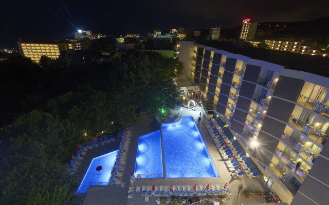 Slavey Hotel вид на фасад