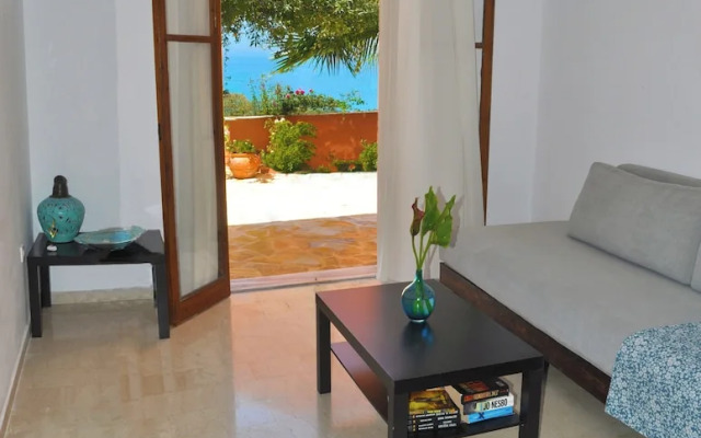 Holiday House Angelos on Agios Gordios Beach