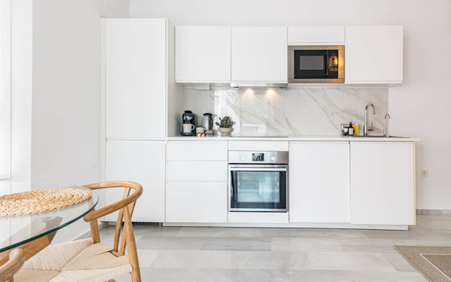 Lnm5.30 - Great Location With Private Roof Terrace