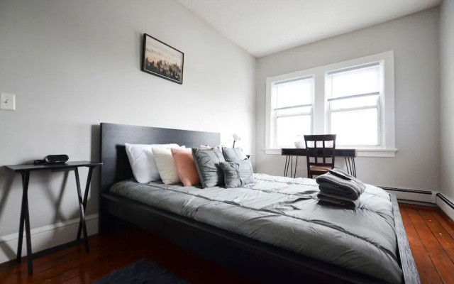 Modern2Bd Apartment