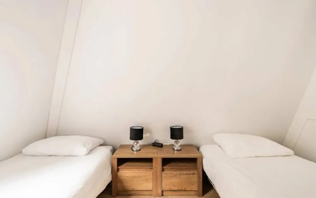 Charming Holiday Home in Poortugaal With Garden