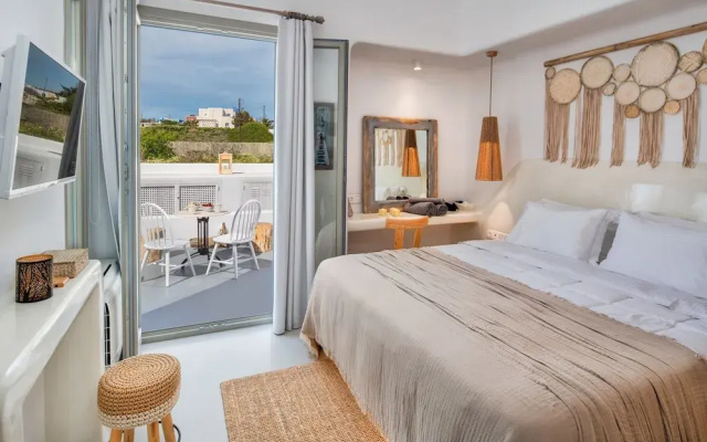 Megalochori 1-bed Villa, Sleeps 3, Pool & Parking