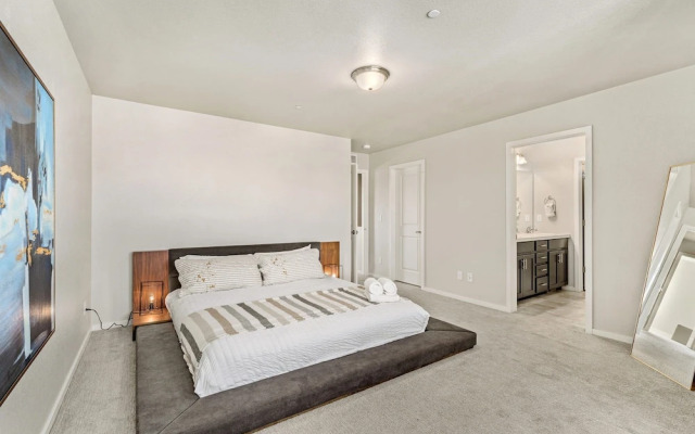 Stylish Music-Inspired Retreat Near Old Town FC