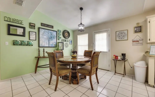 Pet-friendly Edinburg Apartment With Pool Access!