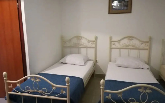 Rooms Garden - Hostel