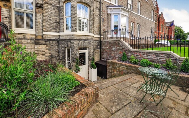 Апартаменты Apartment 8 Bluebridge Court вид на фасад