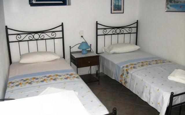 Floras Rooms and Studios