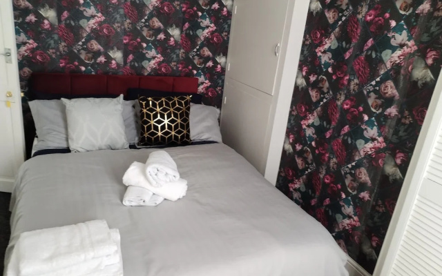 Comfortable 4-bed House in Hucknall, Nottingham