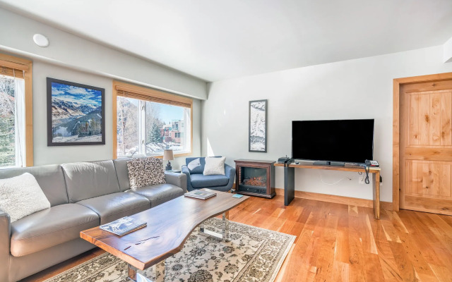 Ice House Suites and Condominiums