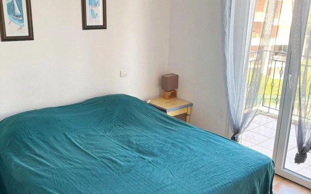 Apartment for 8 by the Beach