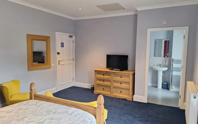 Room-comfortable and Spacious Double En-