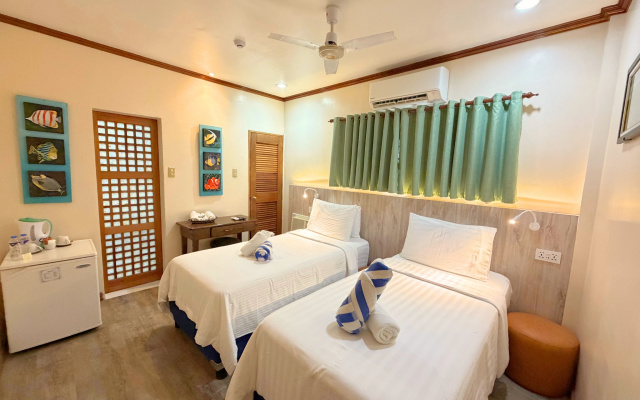 El Galleon Beach Resort Asia Divers
