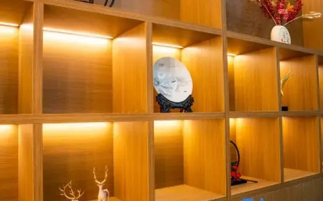 Xuwen Yunduo Smart Hotel (Jingang Avenue)