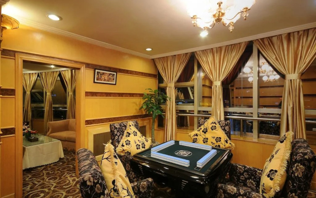 Universal House Grand Romance Hotel