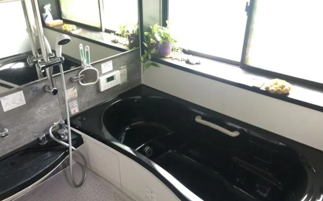 HEARTLAND HOUSE - Female Only & Couple Only