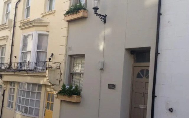 Ei8ht Brighton Apartments