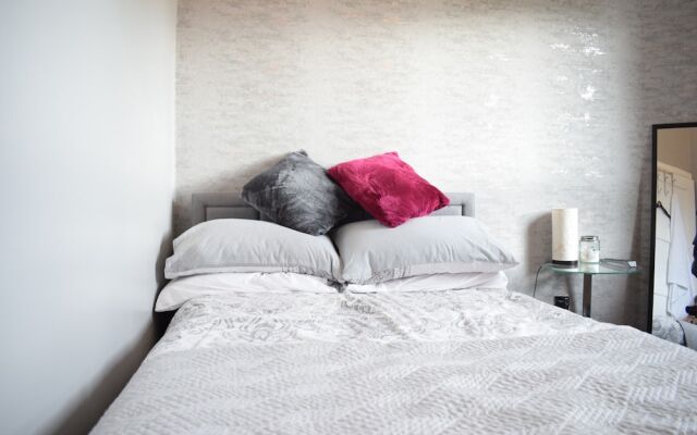Отель 2 Bedroom Edinburgh Apartment Close To Airport Великобритания, Эдинбург - отзывы, цены и фото номеров - забронировать отель 2 Bedroom Edinburgh Apartment Close To Airport онлайн вид на фасад