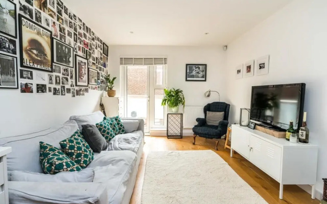Contemporary 2BD Flat With Balcony - Hackney Downs