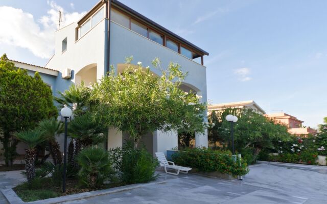 Отель Villa Fratelli Vivaldi Сиракуза вид на фасад