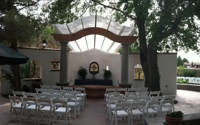 Lundeen Inn of The Arts
