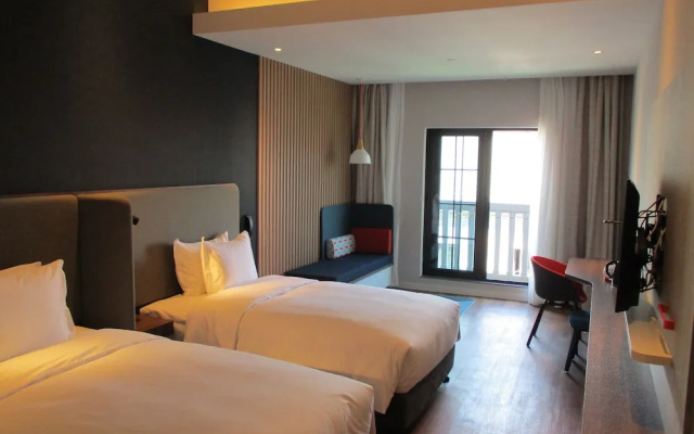 Holiday Inn Express Shanghai Tourism Zone