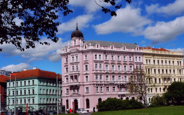 Opera Hotel вид на фасад