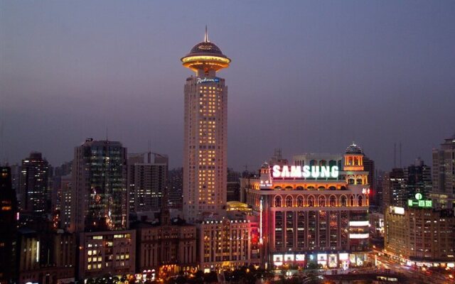Отель Radisson Blu Hotel Shanghai New World Китай, Шанхай - 3 отзыва об отеле, цены и фото номеров - забронировать отель Radisson Blu Hotel Shanghai New World онлайн вид на фасад