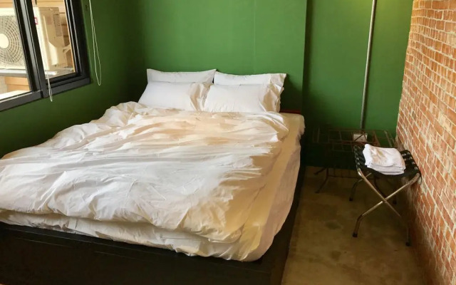 Travel Charger Hostel