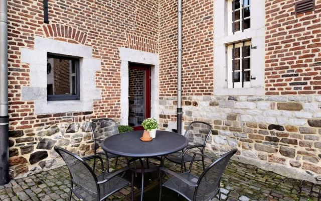 Lovely Holiday Home in Richelle with Barbecue