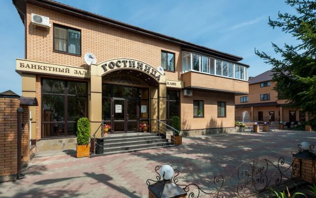 Гостиница Gostinichnyy Kompleks Shchekino вид на фасад