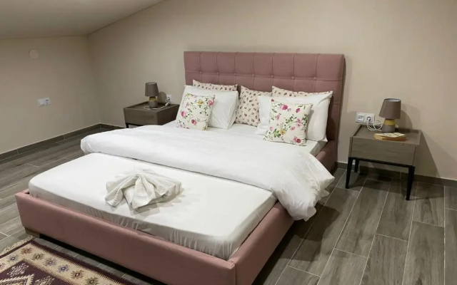 Aretoysa Center Luxury Suites 2