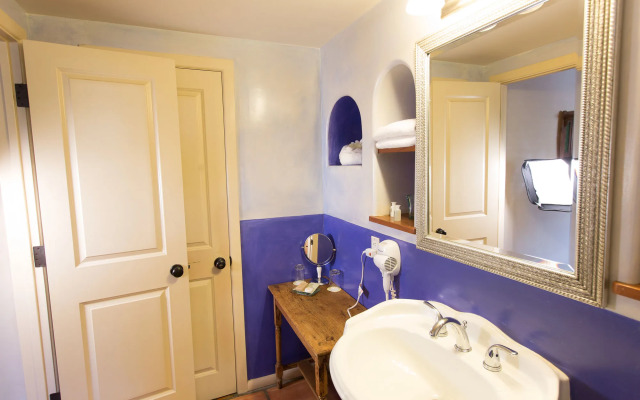 Blue Iguana Inn