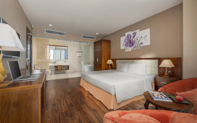 Yarra Ocean Suites Danang