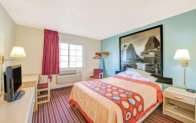 Super 8 by Wyndham San Antonio/Fiesta
