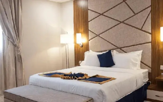 The Palace Hotel Suites 7