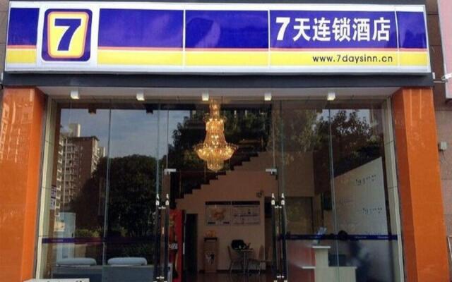 Отель 7 Days Inn Chongqing Changshoutaoyuan Walking Street Center Branch вид на фасад