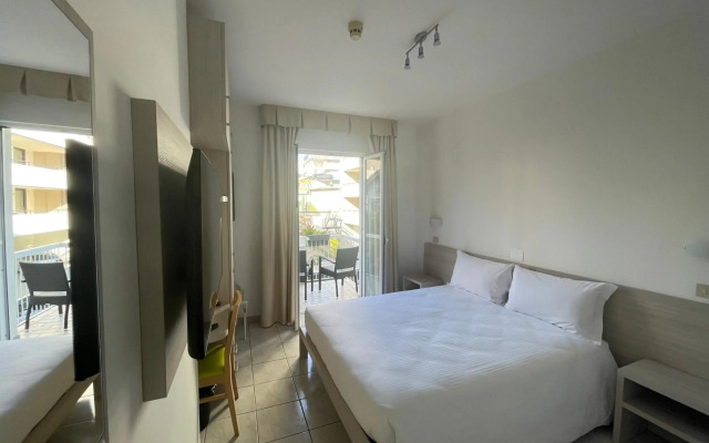 Hotel Athena