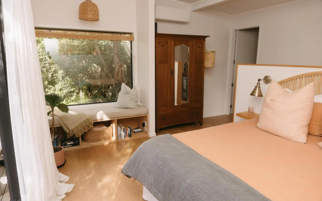 Treehouse Hideaway